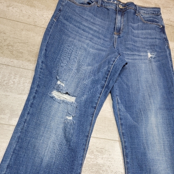 INC Straight Leg Cropped Distressed Jeans Size 12 - Picture 5 of 9